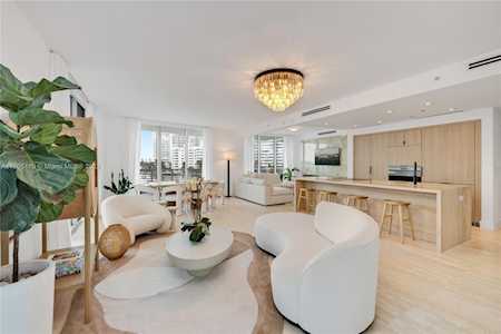 1445 16th St #402 Miami Beach,  FL 33139