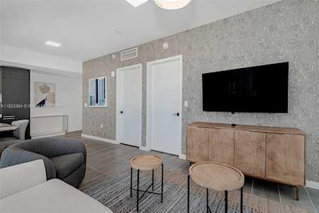 227 NE 2nd St #2502 Miami,  FL 33132