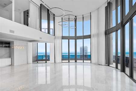 1000 Brickell Plz #UPH6202 Miami,  FL 33131