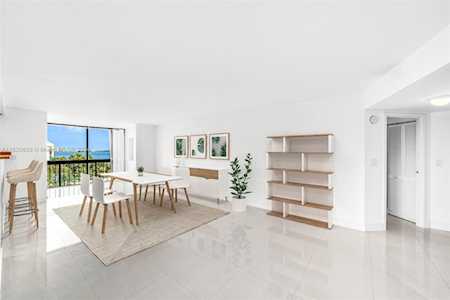 2333 Brickell Ave #305 Miami,  FL 33129