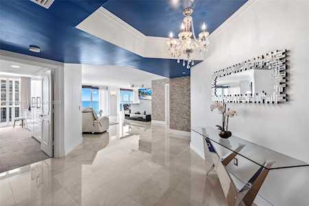 4779 Collins Ave #1201 Miami Beach,  FL 33140