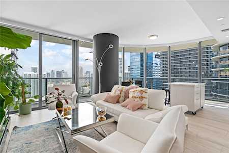 55 SW 9th St #3601 Miami,  FL 33130