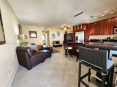 2881 NE 32nd St #320 Fort Lauderdale,  FL 33306
