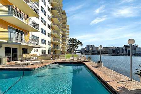 2900 NE 30th St #8B Fort Lauderdale,  FL 33306