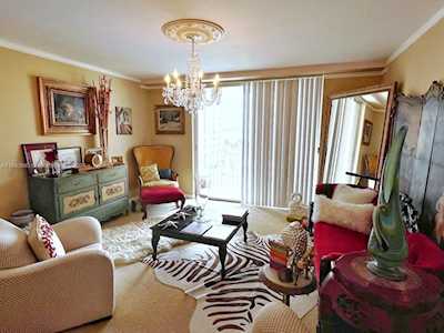 770 Claughton Island Dr #806 Miami,  FL 33131