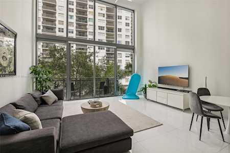 6000 Collins Ave #517 Miami Beach,  FL 33140