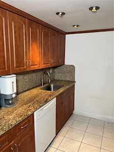 1673 Bay Rd #405 Miami Beach,  FL 33139