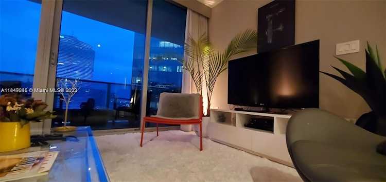 200 Biscayne Boulevard Way #3410 Miami, FL 42 33131 | Skyrise Lab Photo 8