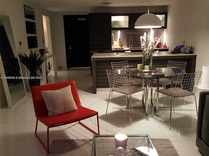 200 Biscayne Boulevard Way #3410 Miami, FL 42 33131 | Skyrise Lab Photo 4