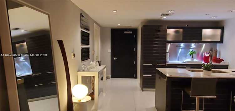 200 Biscayne Boulevard Way #3410 Miami, FL 42 33131 | Skyrise Lab Photo 2