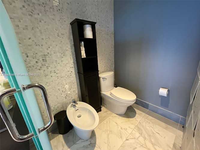 200 Biscayne Boulevard Way #3410 Miami, FL 42 33131 | Skyrise Lab Photo 20