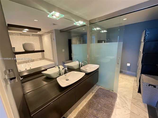 200 Biscayne Boulevard Way #3410 Miami, FL 42 33131 | Skyrise Lab Photo 18