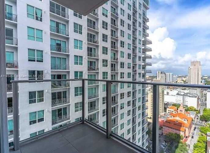 227 NE 2nd St #2902 Miami, FL 42 33132 | Skyrise Lab Photo 6