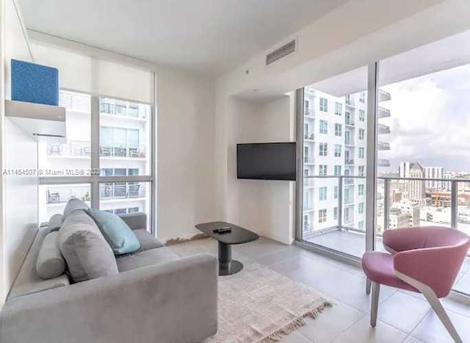 227 NE 2nd St #2902 Miami, FL 42 33132 | Skyrise Lab Photo 1