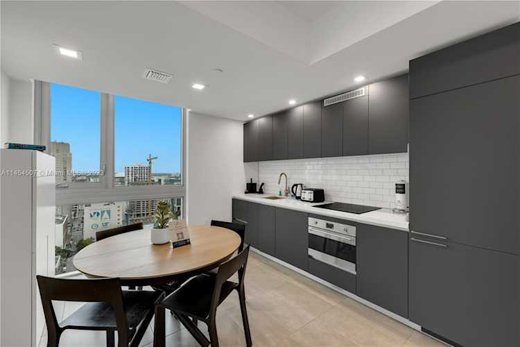 227 NE 2nd St #2902 Miami, FL 42 33132 | Skyrise Lab Photo 23