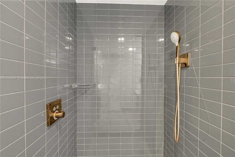 227 NE 2nd St #2902 Miami, FL 42 33132 | Skyrise Lab Photo 20