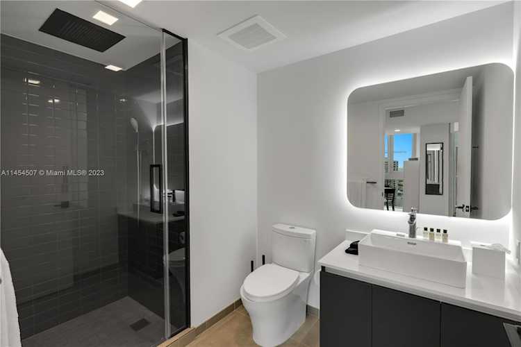 227 NE 2nd St #2902 Miami, FL 42 33132 | Skyrise Lab Photo 19