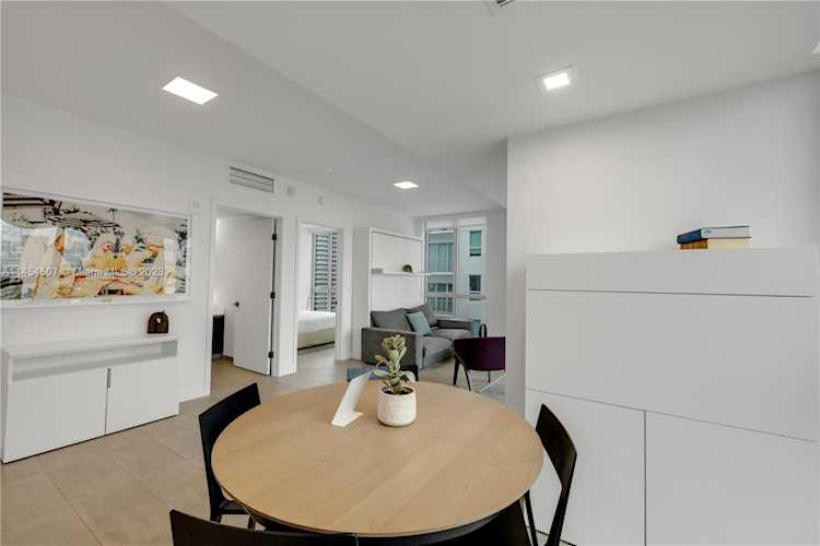 227 NE 2nd St #2902 Miami, FL 42 33132 | Skyrise Lab Photo 15