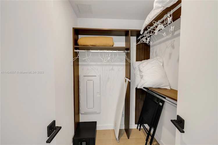 227 NE 2nd St #2902 Miami, FL 42 33132 | Skyrise Lab Photo 13