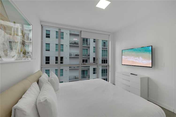 227 NE 2nd St #2902 Miami, FL 42 33132 | Skyrise Lab Photo 12