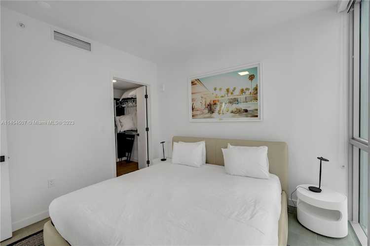 227 NE 2nd St #2902 Miami, FL 42 33132 | Skyrise Lab Photo 11