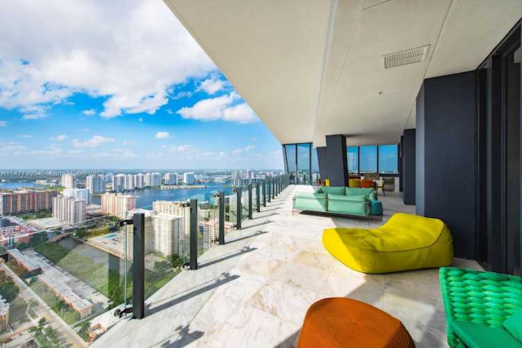 17141 Collins Ave #3802 Sunny Isles Beach, FL 22 33160 | Skyrise Lab Photo 1