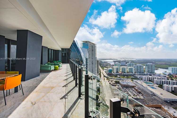 17141 Collins Ave #3802 Sunny Isles Beach, FL 22 33160 | Skyrise Lab Photo 10