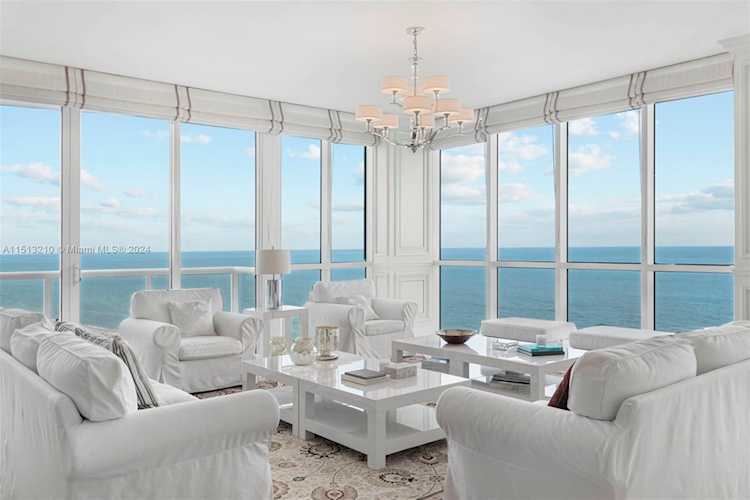 50 S Pointe Dr #2201 Miami Beach, FL 42 33139 | Skyrise Lab Photo 1