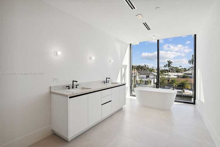 160 Isle of Venice Dr. #301 Fort Lauderdale, FL 3280 33301 | Skyrise Lab Photo 24