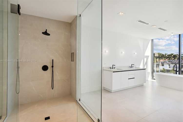 160 Isle of Venice Dr. #301 Fort Lauderdale, FL 3280 33301 | Skyrise Lab Photo 22