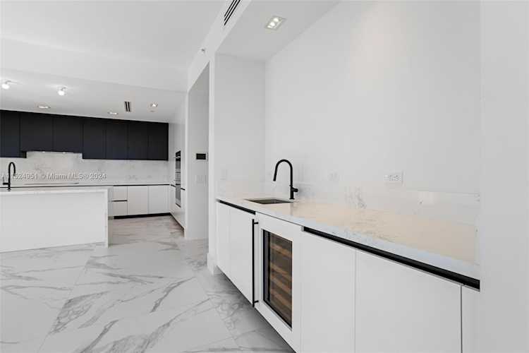 160 Isle of Venice Dr. #301 Fort Lauderdale, FL 3280 33301 | Skyrise Lab Photo 18