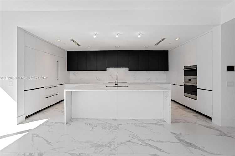 160 Isle of Venice Dr. #301 Fort Lauderdale, FL 3280 33301 | Skyrise Lab Photo 4