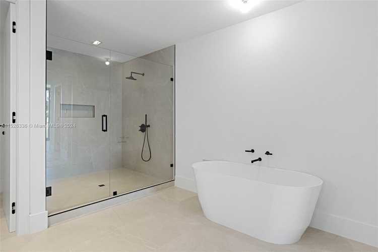 160 Isle of Venice Dr. #203 Fort Lauderdale, FL 3280 33301 | Skyrise Lab Photo 20