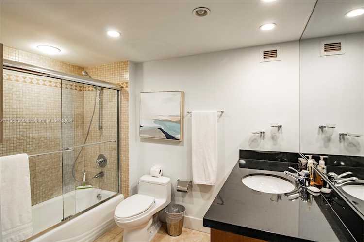 2301 Collins Ave #1425 Miami Beach, FL 32 33139 | Skyrise Lab Photo 16