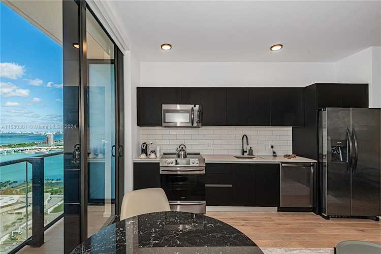 398 NE 5th St #3204 Miami, FL 41 33132 | Skyrise Lab Photo 2