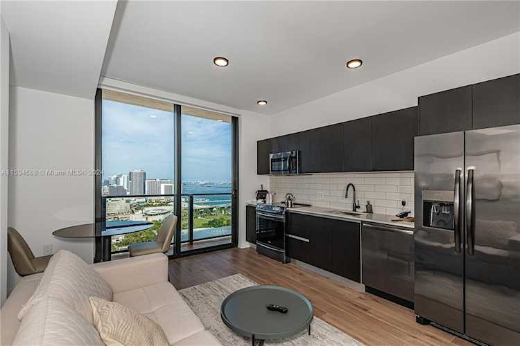398 NE 5th Street #2904 Miami, FL 41 33132 | Skyrise Lab Photo 3
