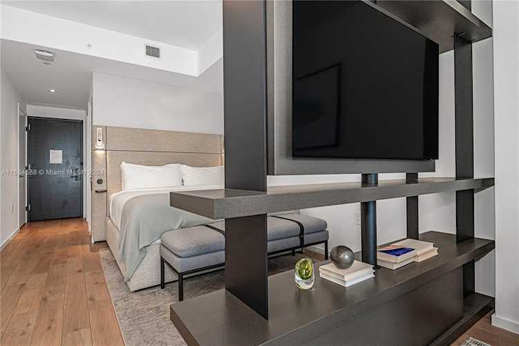 398 NE 5th Street #2904 Miami, FL 41 33132 | Skyrise Lab Photo 2