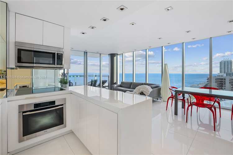 6899 Collins Ave #2208 Miami Beach, FL 32 33141 | Skyrise Lab Photo 13