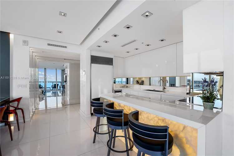 6899 Collins Ave #2208 Miami Beach, FL 32 33141 | Skyrise Lab Photo 12