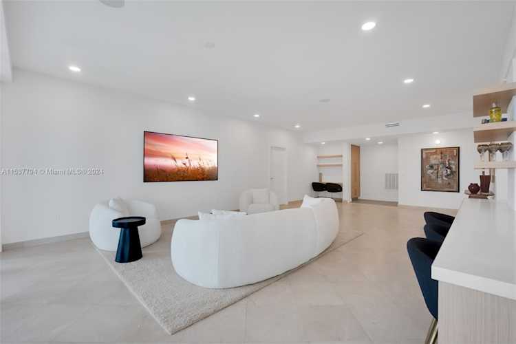 10101 Collins Ave #7D Bal Harbour, FL 22 33154 | Skyrise Lab Photo 8