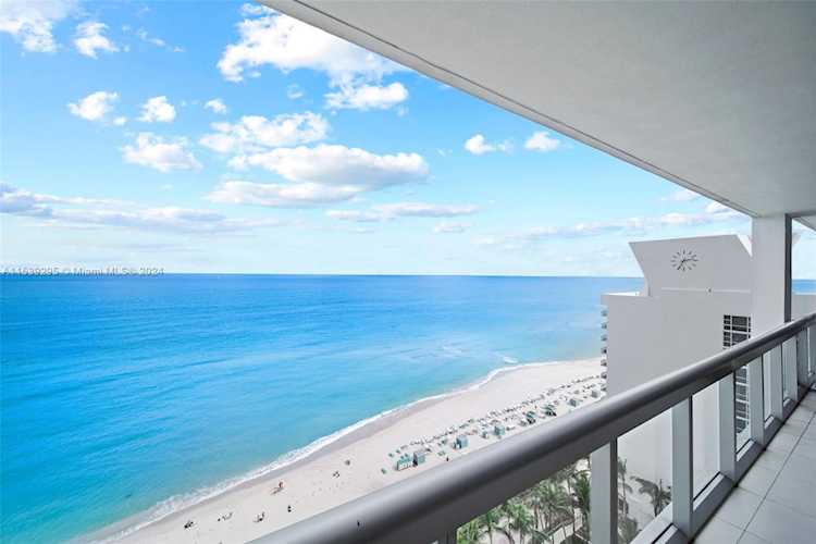 6899 Collins Ave #1801 Miami Beach, FL 32 33141 | Skyrise Lab Photo 3