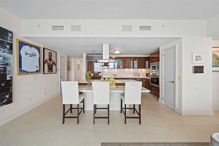 6899 Collins Ave #1801 Miami Beach, FL 32 33141 | Skyrise Lab Photo 11