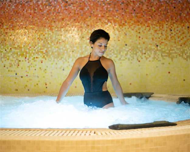 6801 Collins Ave Miami Beach, FL 32 33141 | Skyrise Lab Photo 81