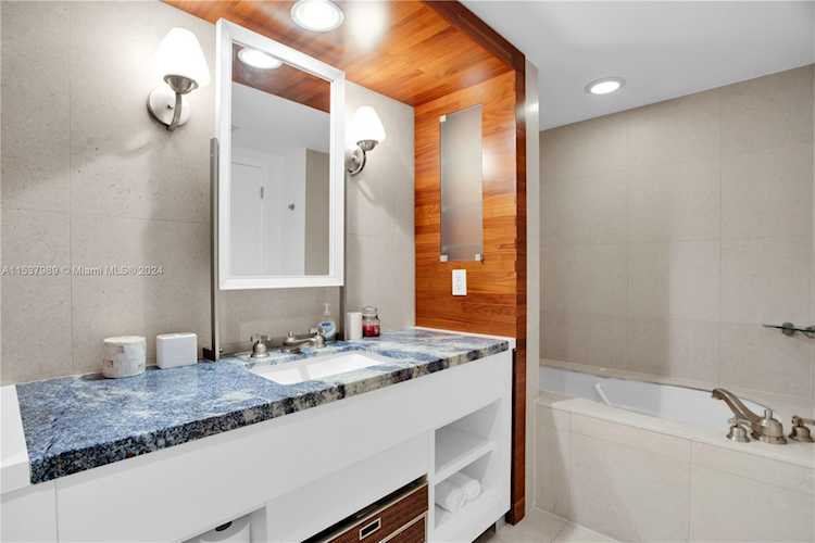 6801 Collins Ave Miami Beach, FL 32 33141 | Skyrise Lab Photo 63