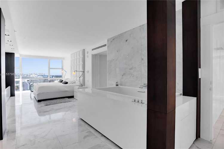 6801 Collins Ave Miami Beach, FL 32 33141 | Skyrise Lab Photo 45
