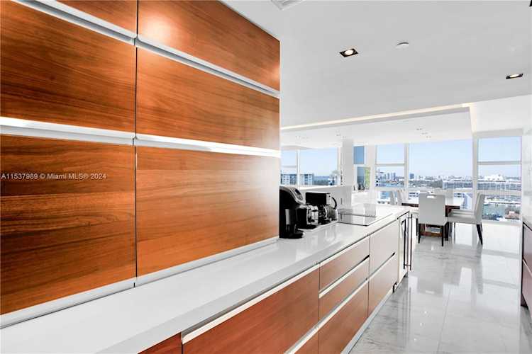 6801 Collins Ave Miami Beach, FL 32 33141 | Skyrise Lab Photo 17