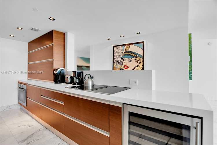 6801 Collins Ave Miami Beach, FL 32 33141 | Skyrise Lab Photo 14