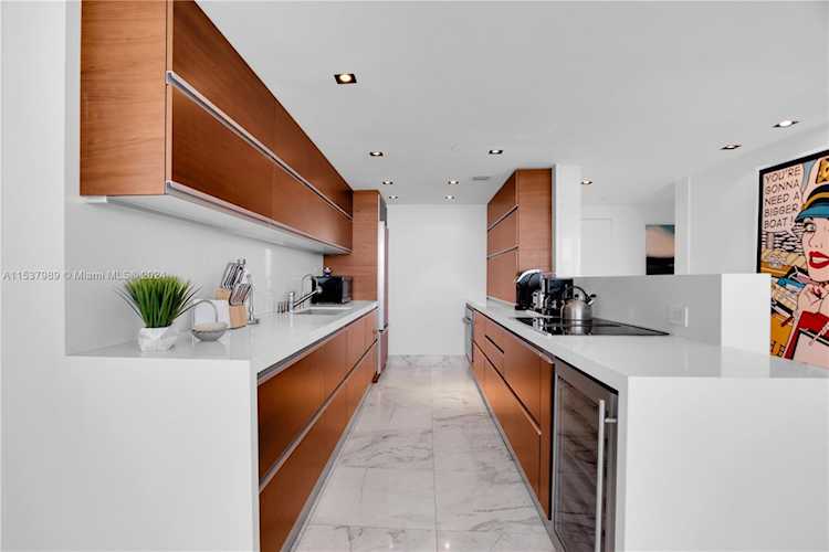 6801 Collins Ave Miami Beach, FL 32 33141 | Skyrise Lab Photo 12