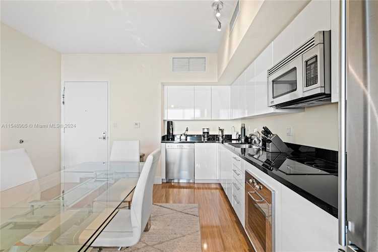 92 SW 3rd St #3409 Miami, FL 41 33130 | Skyrise Lab Photo 6