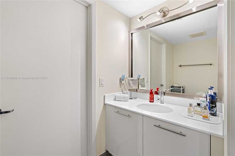 92 SW 3rd St #3409 Miami, FL 41 33130 | Skyrise Lab Photo 16